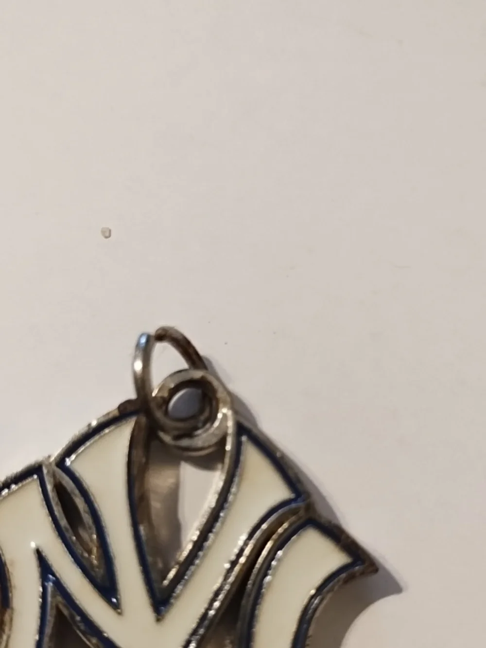 New York Yankees Enamel Logo Pendant - White & Navy